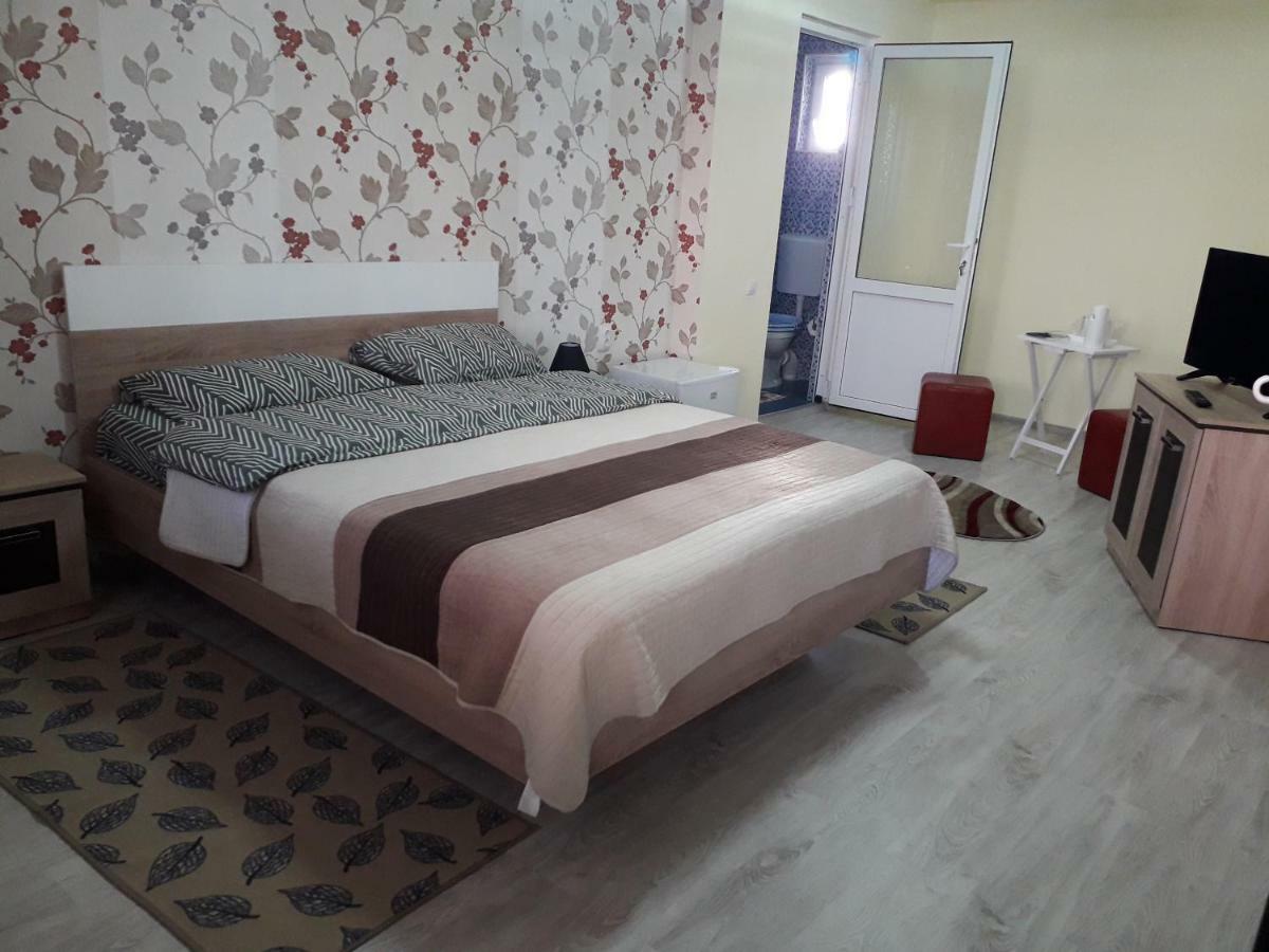 Отель Casa Cu Butoi Совата Экстерьер фото